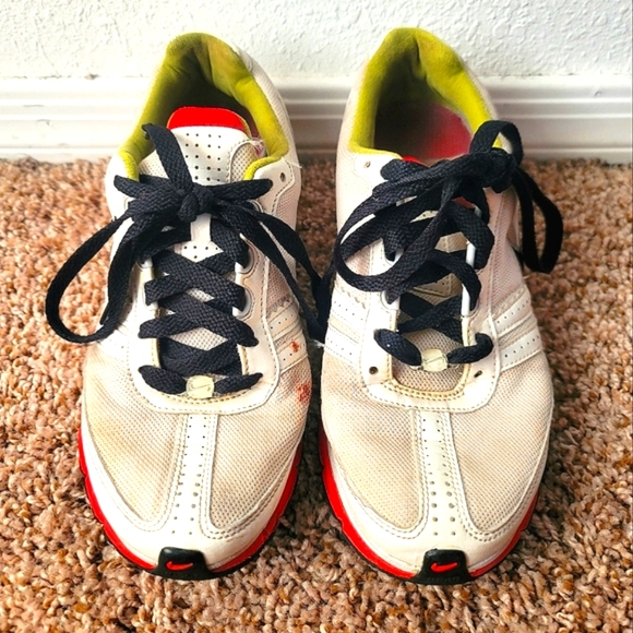 Nike Zoom White Athletics Shoes W7.5 - Picture 2 of 12